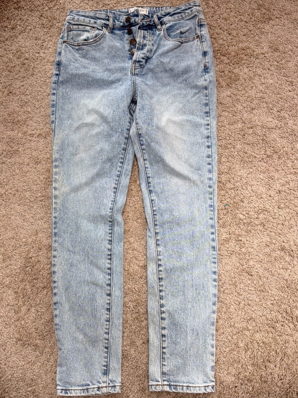 Light Wash High-Rise Women’s Jeans